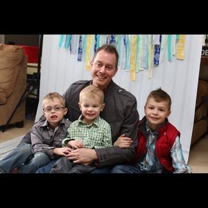 Meet your Posher, Levi